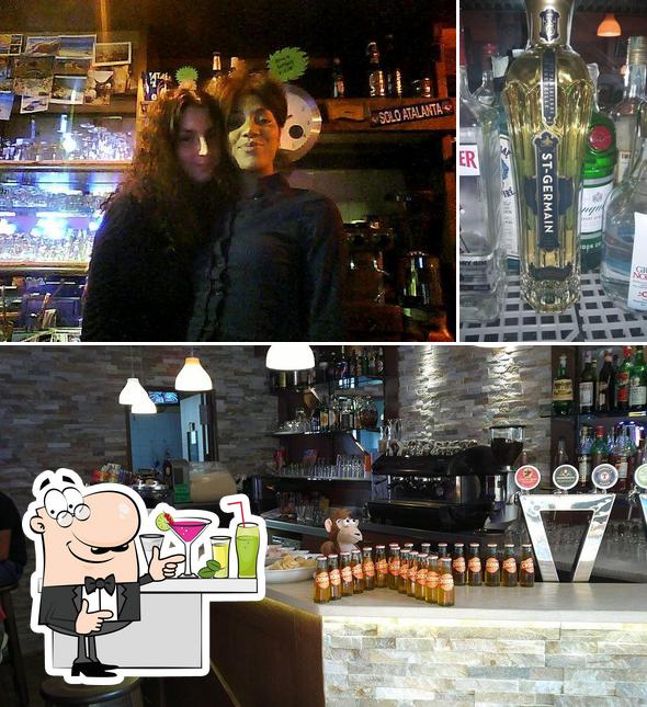 La immagine di bancone da bar e birra da Edelweiss Pub