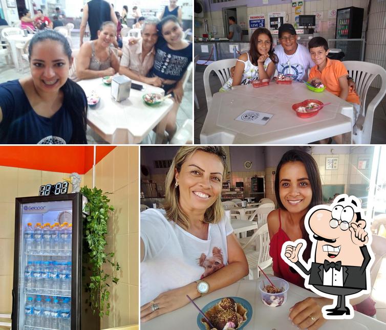 Sente em uma das mesas no Sorveteria Cappio
