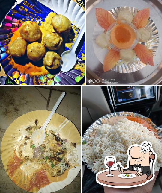 Food at The Aunty Momos