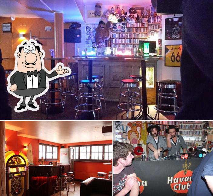 Gli interni di Monk'is Bar