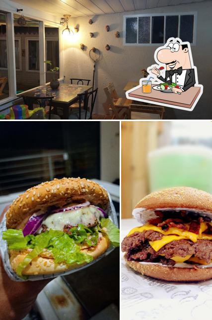 A comida e interior do restaurante