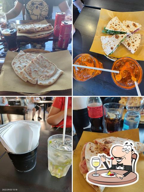 Platti al Fabbrica della piada