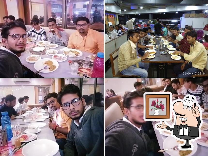 HOTEL DELIGHT BANQUET ROOMS RESTAURANT (Pure Veg)