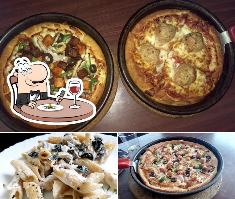 Meals at Cheesiano Pizza Baner