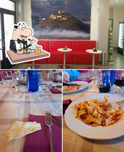 Tra le varie cose da "Il Boschetto" bar pizzeria si possono trovare la cibo e interni