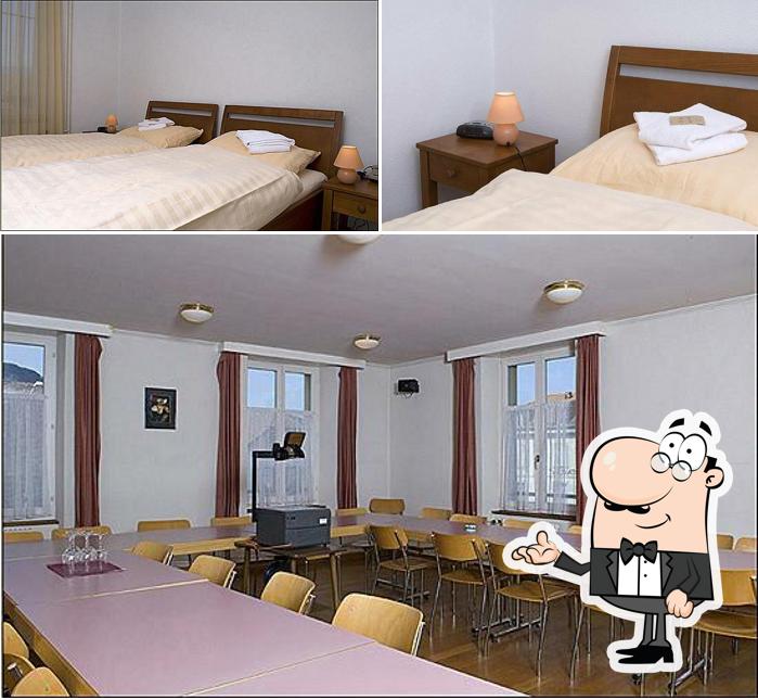 La immagine della interni e cibo di Hôtel-Restaurant de la Gare