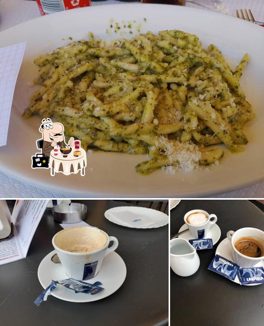 Questa è la immagine che presenta la cibo e bevanda di American Bar