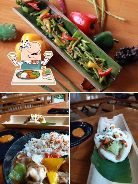 Food at Auntie Fung's