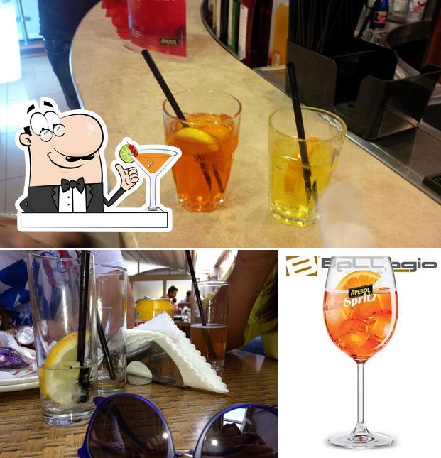 Goditi un drink dal menu