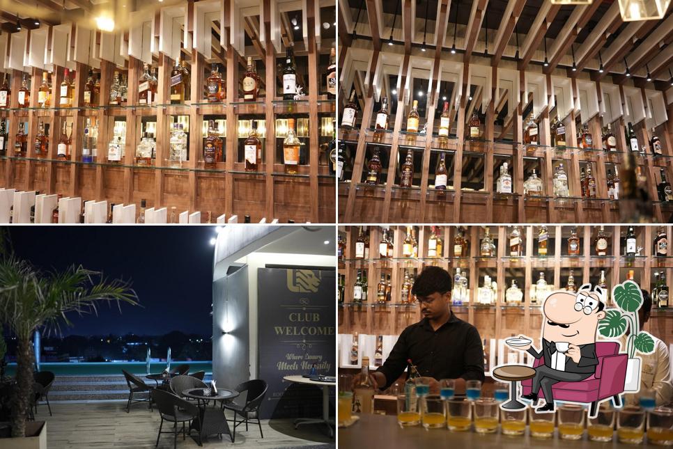 Check out how Kings' Crown - Best Family AC Bar & Restaurant In Chinsurah Rooftop Swimming Pool Indian, Chinese, Continental, Tandoor looks inside