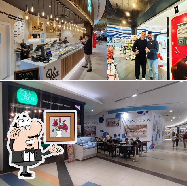 Siediti a un tavolo di Kia Cafe/Ristro'