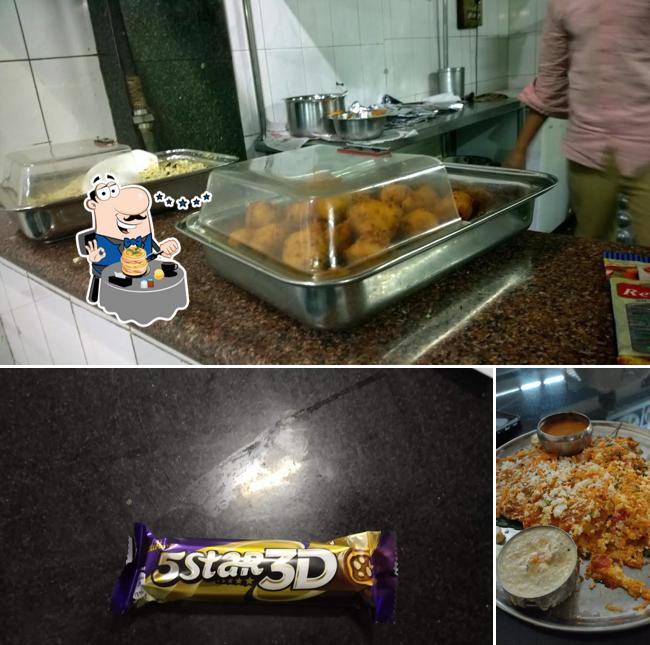 Food at SRI Siddhartha Tiffin Centre