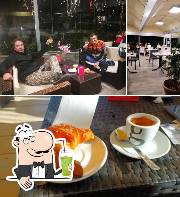 Goditi qualcosa da bere a Caffe Giardino