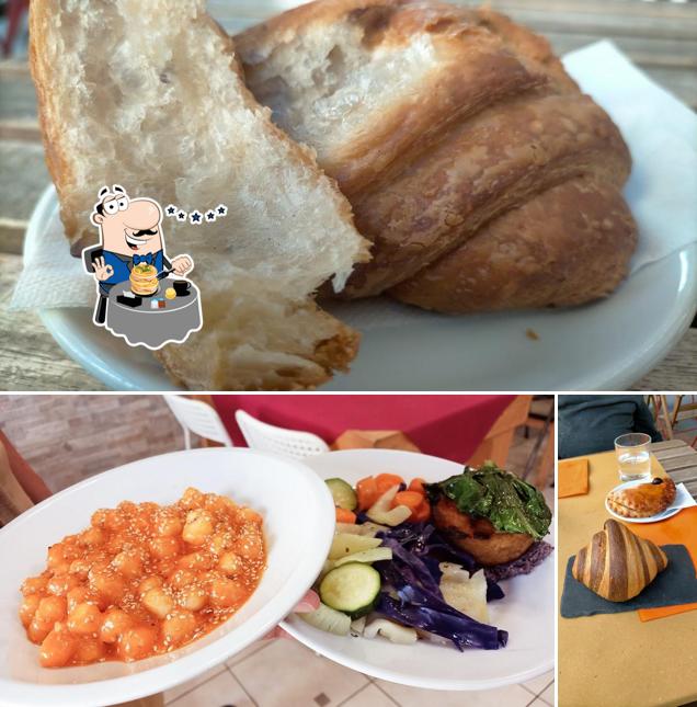Questa è la immagine che presenta la cibo e bevanda di 4 amici