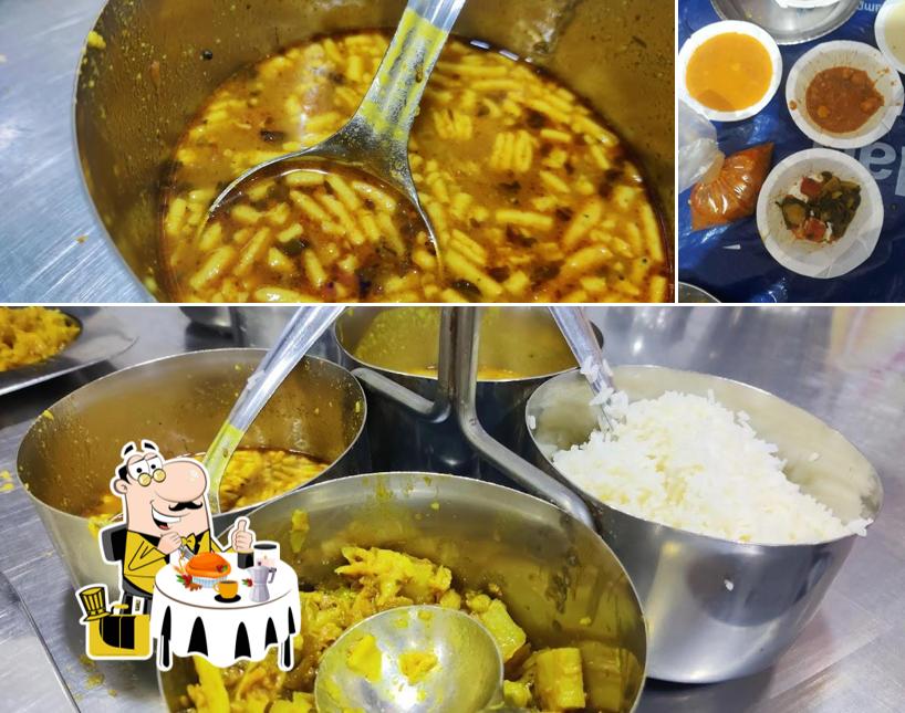 Meals at Karnawat Bhojanalay