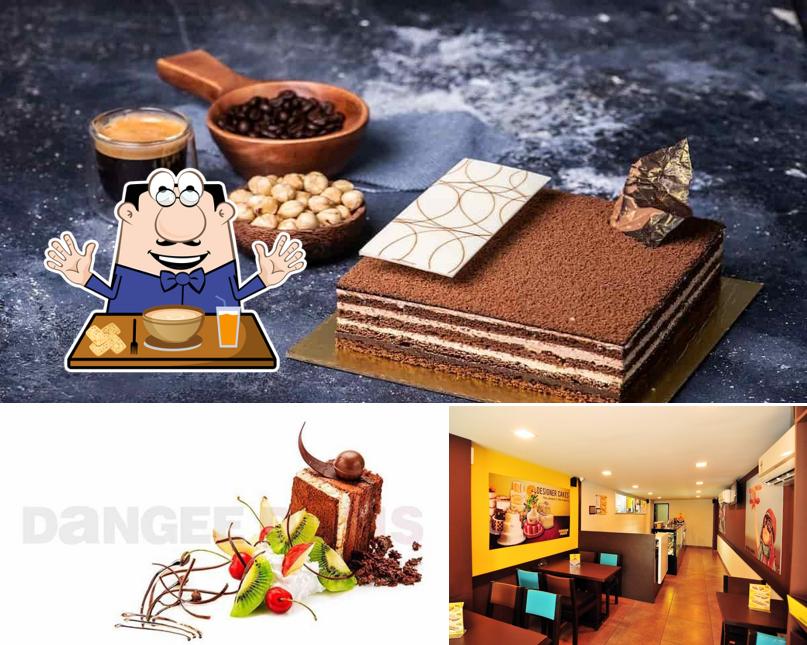 The image of food and dining table at Dangee Dums