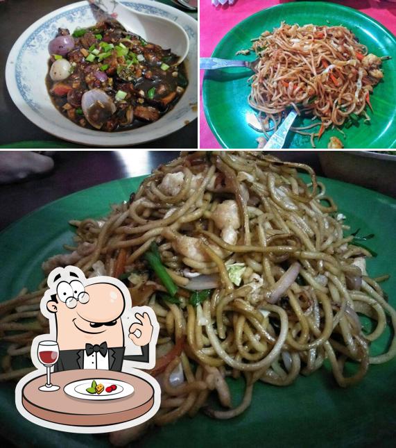 Food at Hakka Wok