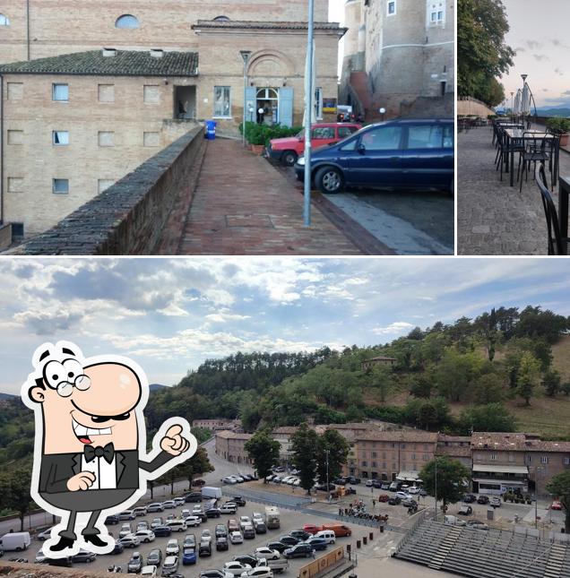 Caffè del Teatro si caratterizza per la esterno e interni