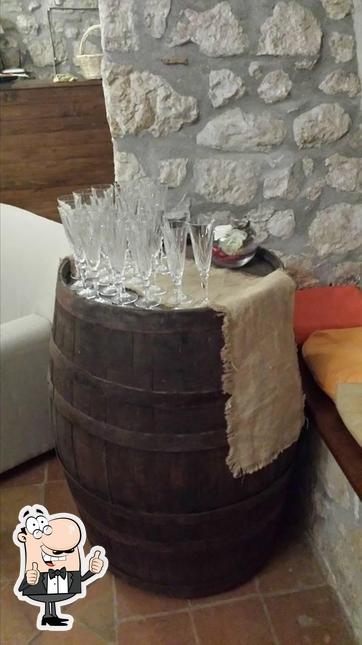 Vedi questa immagine di La Cantina di Frate Antonino by Villa Turrita