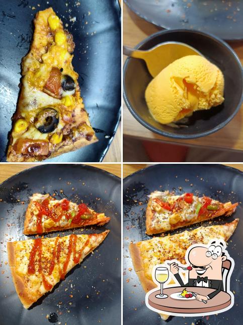 Food at La Pizza Treno Manjalpur