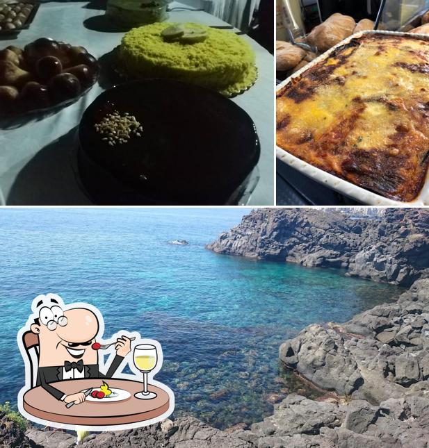 Antichi Sapori di Tony si caratterizza per la cibo e esterno