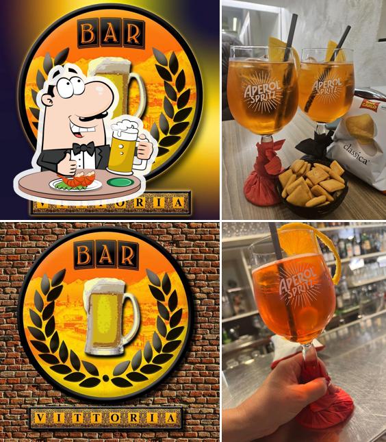 Puoi ordinare un rinfrescante bicchiere di birra chiara o scura