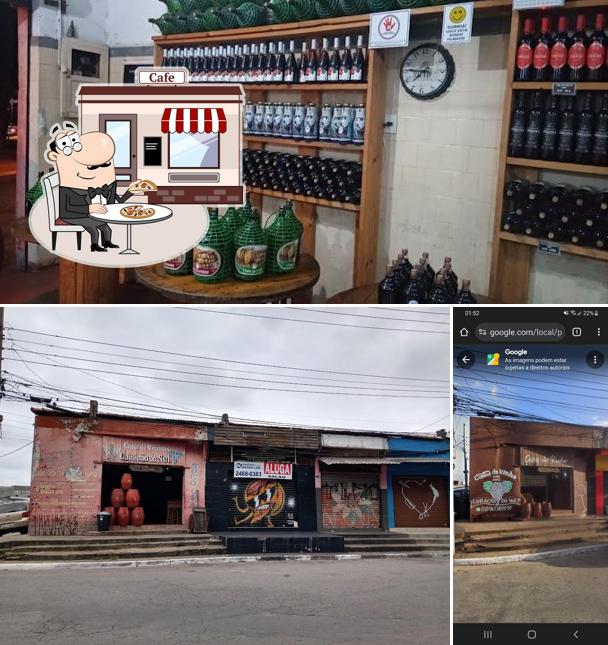 Confira a imagem apresentando exterior e vinho no Casa do Vinho do Sul