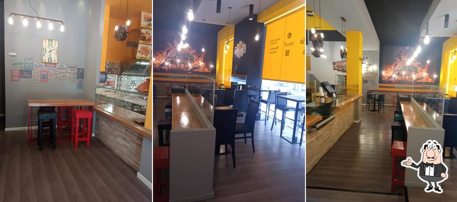 Dai un'occhiata agli interni di Abra Kebab