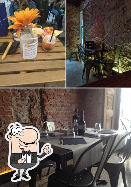 Siediti a un tavolo di Mood café