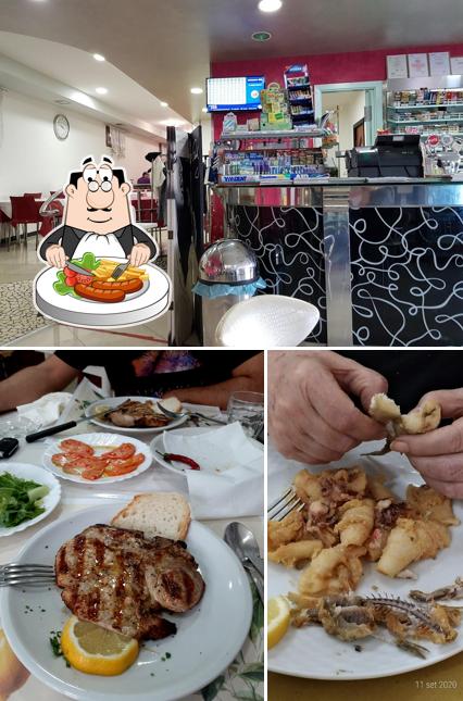 Guarda la foto che presenta la cibo e interni di Bar Risorgimento