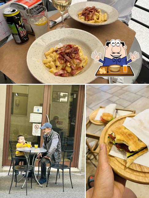 Questa è la immagine che presenta la cibo e interni di Cafe’ Royal