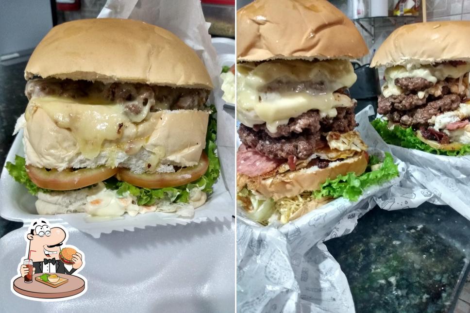 Experimente um dos hambúrgueres disponíveis no Edson Lanches