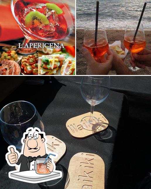 Dai un’occhiata alla immagine che presenta la bevanda e cibo di Aperitivo a Cecina Mare Cecina