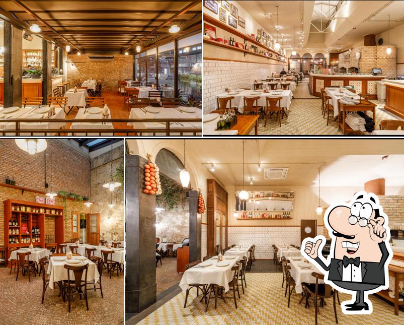 O interior do Bráz Pizzaria - Pinheiros