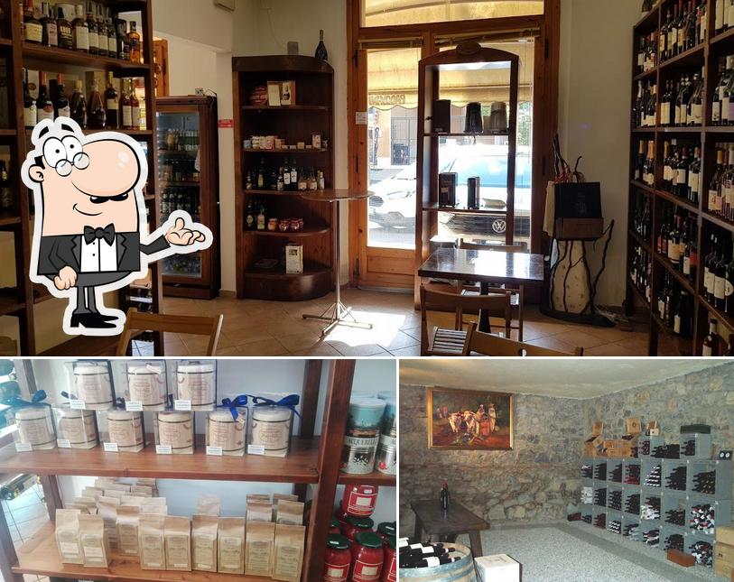 Dai un'occhiata agli interni di caffè Padovani