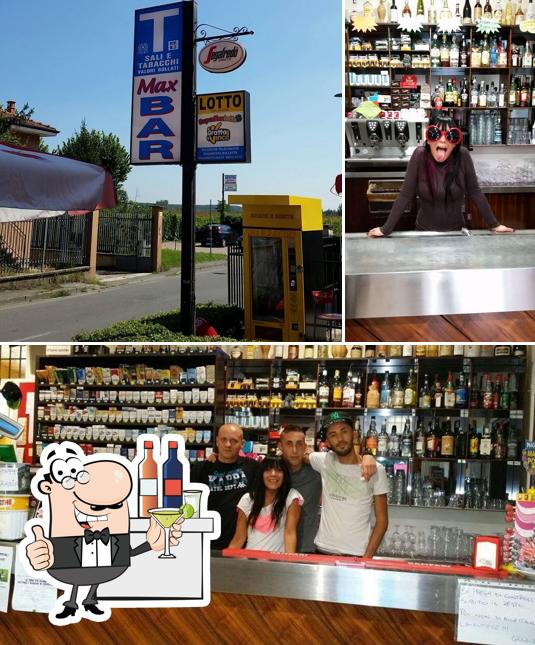Questa è la foto che raffigura la bancone da bar e esterno di Bar Tabaccheria Max