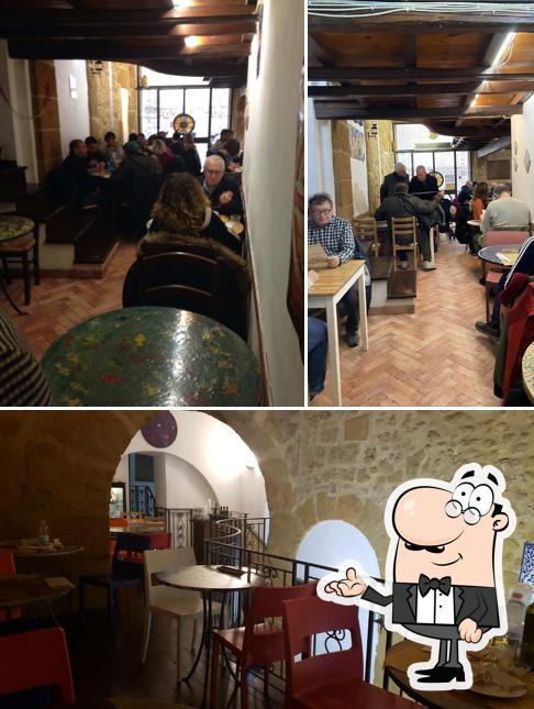 Dai un'occhiata agli interni di caffè del kassaro