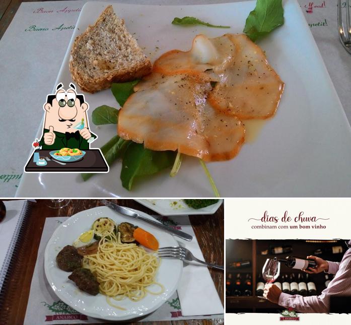 Comida em Restaurante Anarco Mercado Municipal