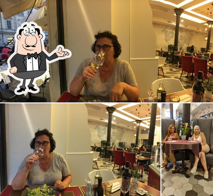 Gli interni di Enoteca Cavour 313