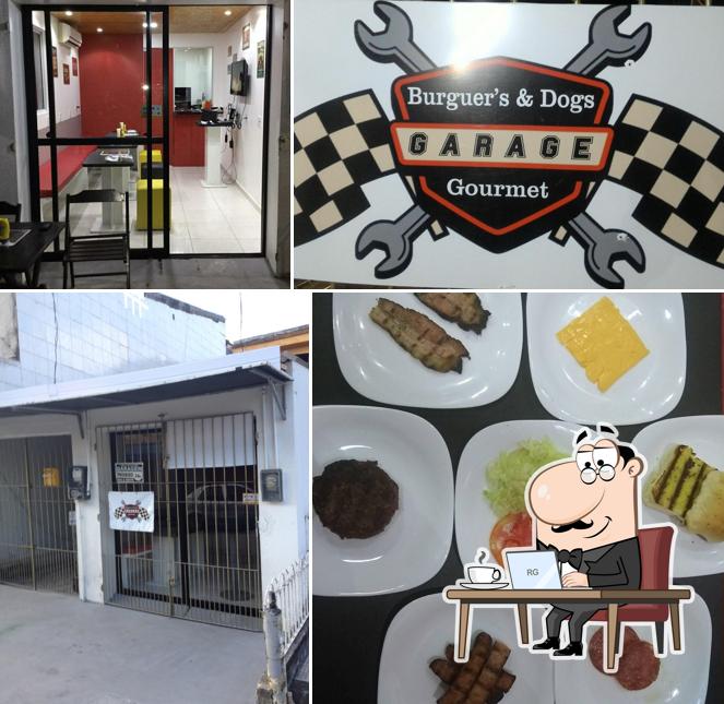 O interior do Garage Burgers e Dogs