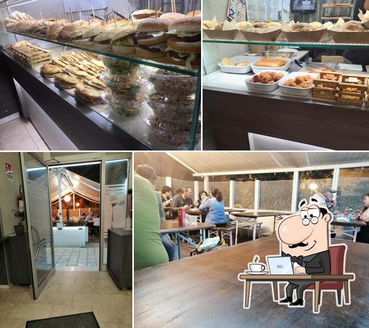 Dai un'occhiata agli interni di La Piazzetta Di Pinto Giuseppe