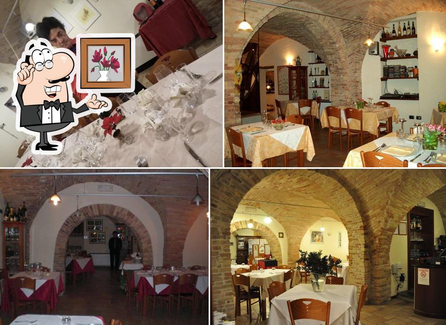 Dai un'occhiata agli interni di OSTERIA DEL LEONE