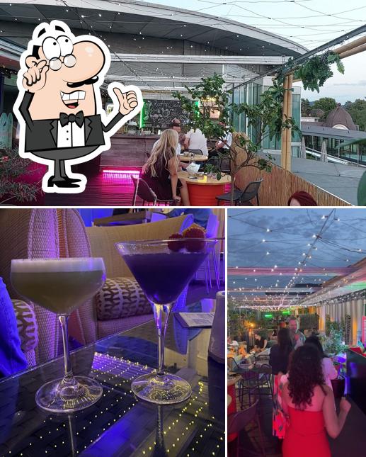 Siediti a un tavolo di Rooftop Grill