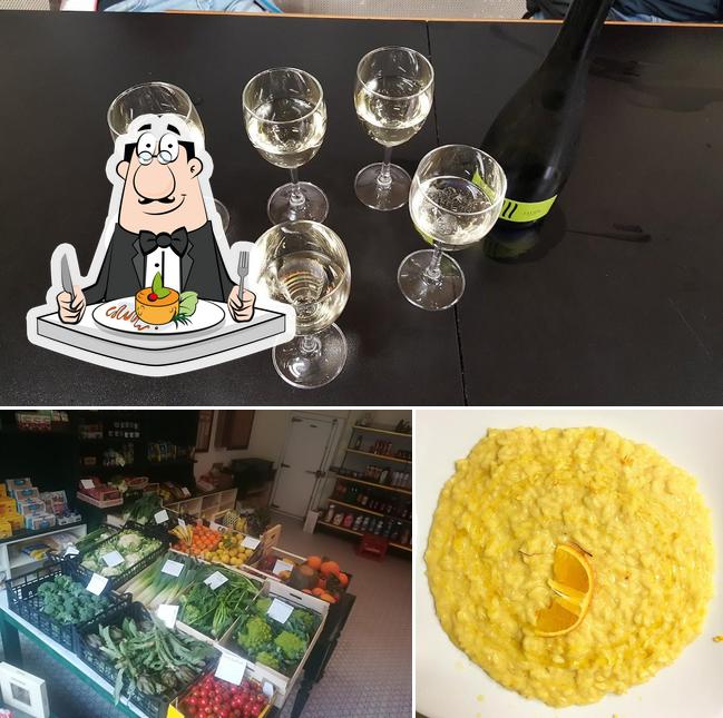 Tra le varie cose da Cooperativa di consumo La Vittoriosa si possono trovare la cibo e vino