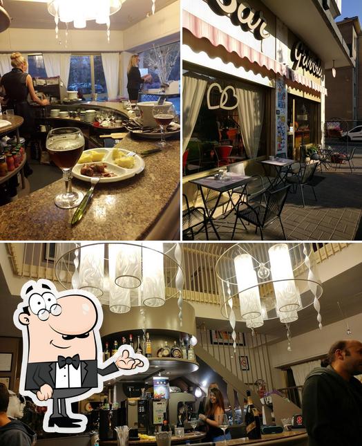 Dai un'occhiata agli interni di Bar Grivola