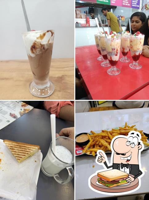 Grilled cheese sandwich at JUICY Aluva