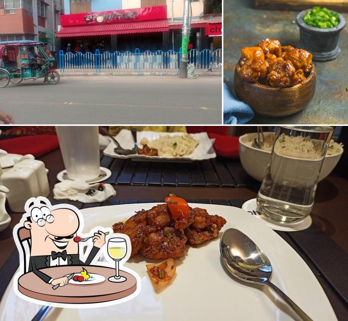 Among various things one can find food and exterior at Chowman (Naktala)