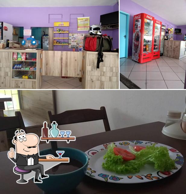 O interior do Lancheria Turma da Laurinha