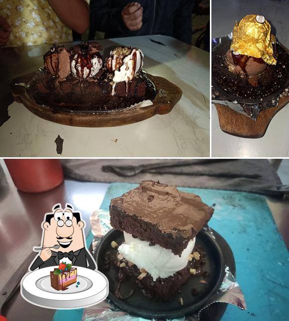Chocolate cake at Sizzling Brownie