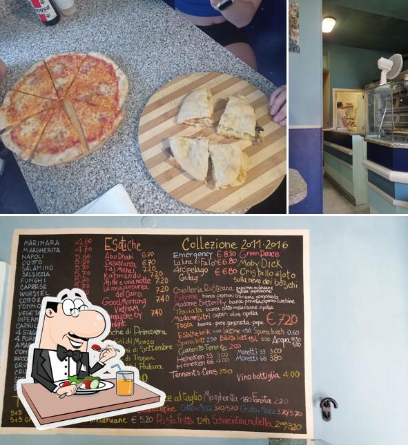 La cibo e lavagna del ristorante